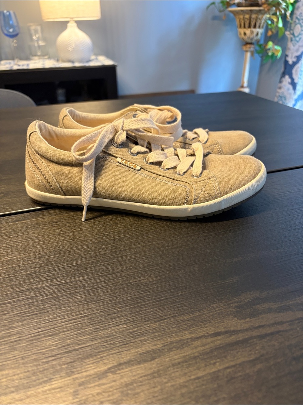 Taos Star Canvas Sneakers Beige Wash Comfort Lace Up Shoes Women’s Size 8 / 39